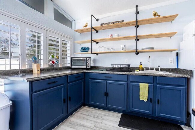 Building Photo - 4501 Loring Pl