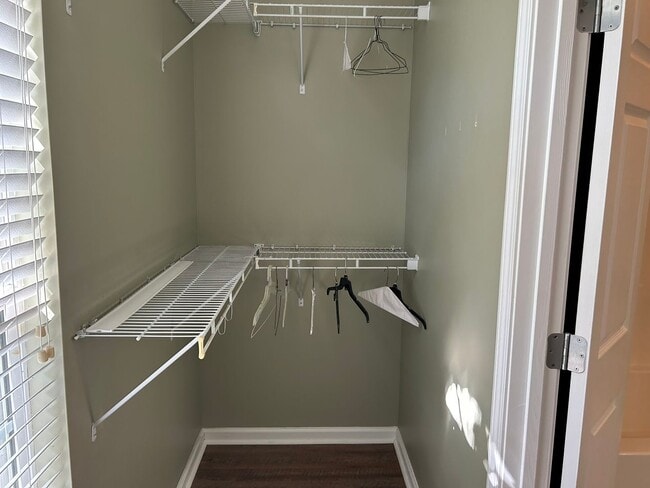 Building Photo - Cozy 3 Bed 2 Bath Home! Available August!