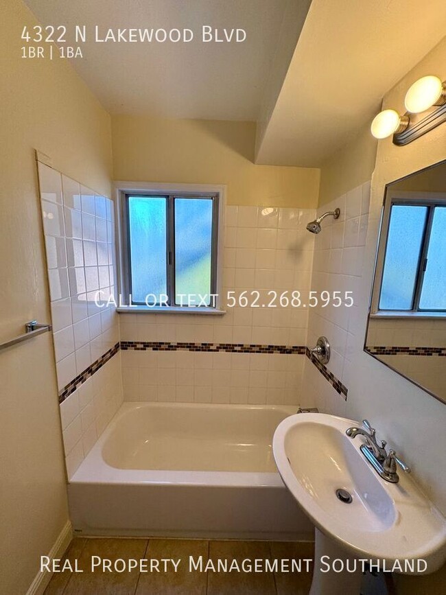 Building Photo - Beautifully Renovated 1 Bed / 1 Bath Apart...