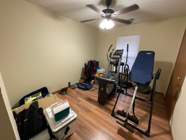 Building Photo - Spacious Duplex