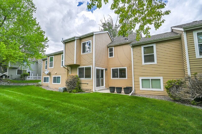 Building Photo - $2,800 - 3 Bed,  2.5 Bath Townhome in Arva...