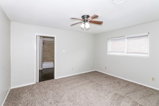 Building Photo - 1308 Wilson Dr