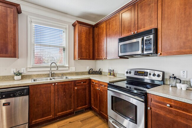 Building Photo - 1856 Perry Blvd NW