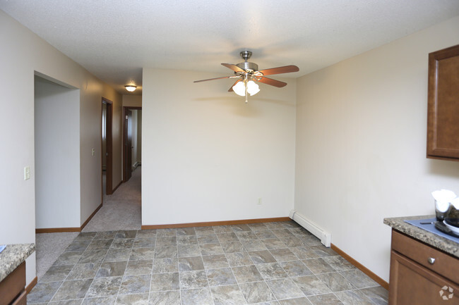 Dining Area - Highland Meadows Apartment Community