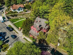 Building Photo - 3 bedrooms home in downtown