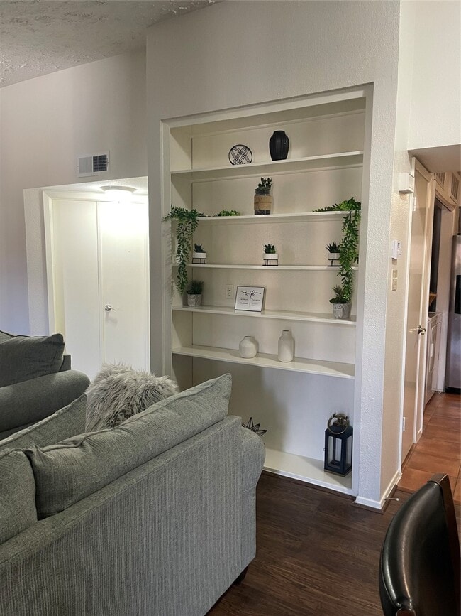 Building Photo - 10555 Turtlewood Ct