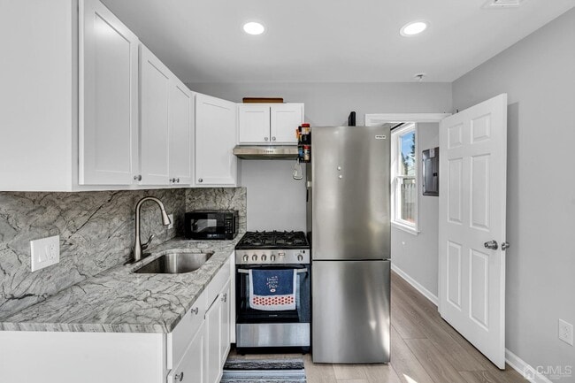Building Photo - 438 Brookside Ave