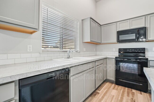Building Photo - 17806 N Pegram Way
