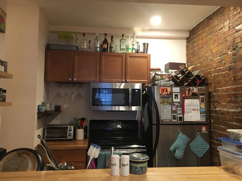 Primary Photo - 204 Northampton St