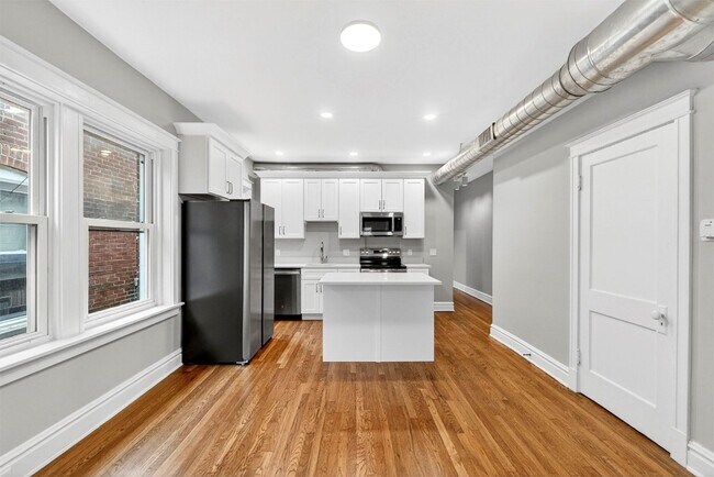 Building Photo - 6432 Alamo Ave