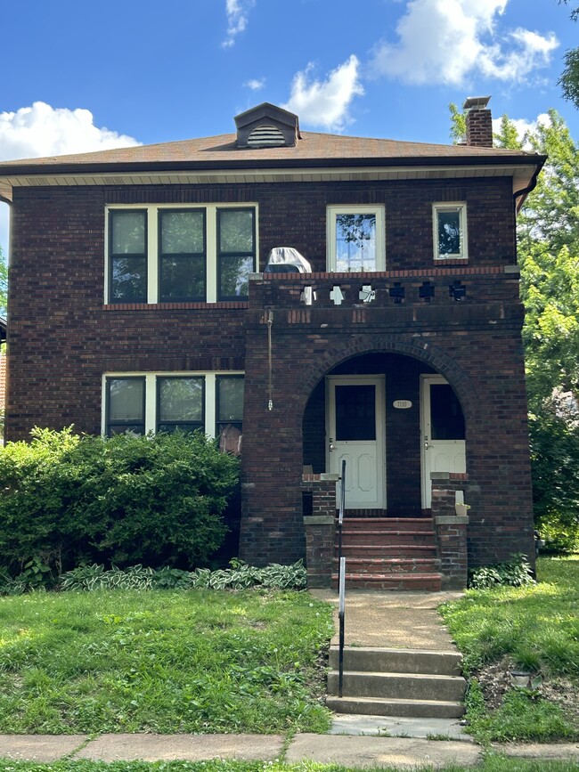 Primary Photo - 7110 Amherst Ave