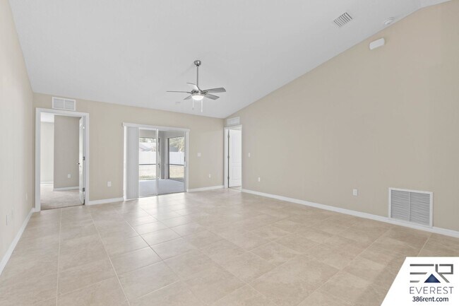 Building Photo - FULLY FENCED, LIKE NEW 4/3/2 ON A QUIET CUL-DE-SAC