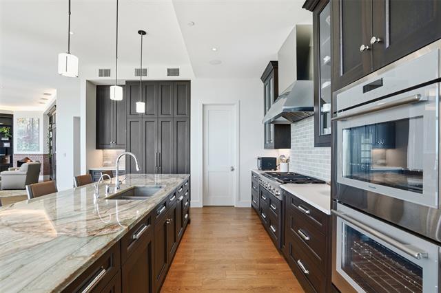 Building Photo - 500 Throckmorton St