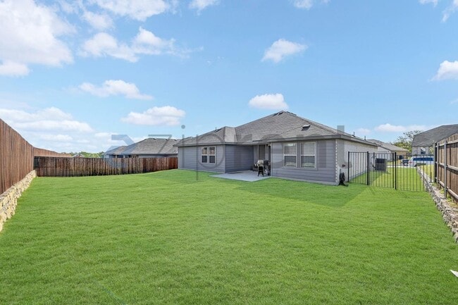 Building Photo - 2650 Streamside Dr