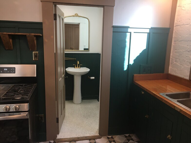 Building Photo - 213 Covington Ave