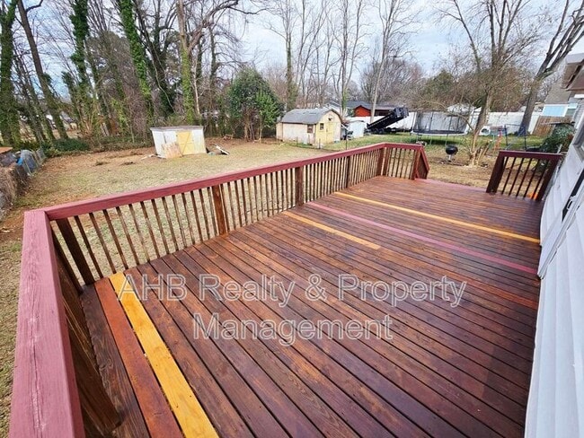 Building Photo - 914 Stokes St