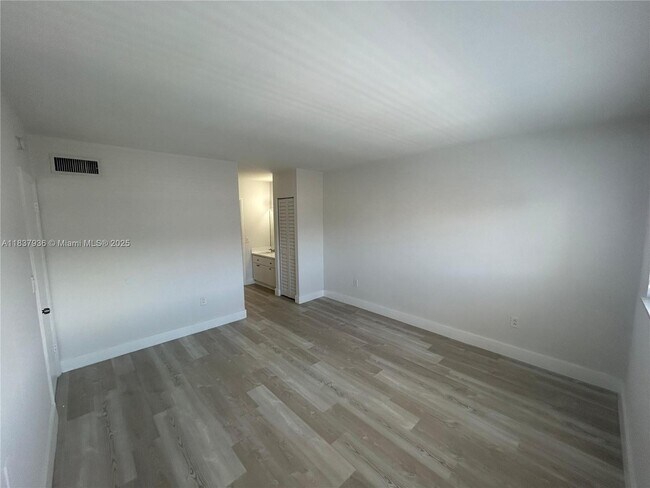 Building Photo - 3626 NE 168th St