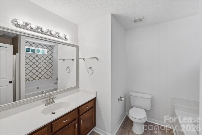 Building Photo - 9740 Veronica Dr