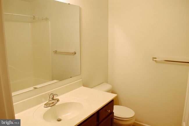 Building Photo - 2807 Roosevelt Dr