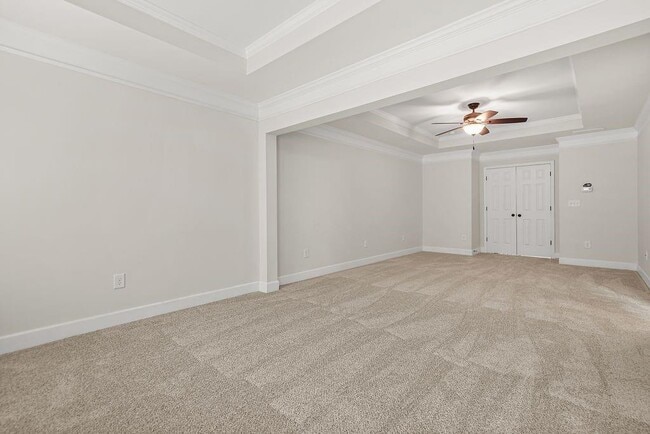 Building Photo - 2550 Sibley Dr