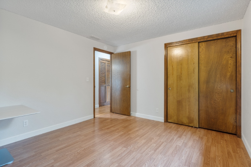 Building Photo - 9423 NE Woodridge St