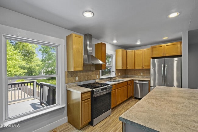 Building Photo - 99 1/2 Walworth St