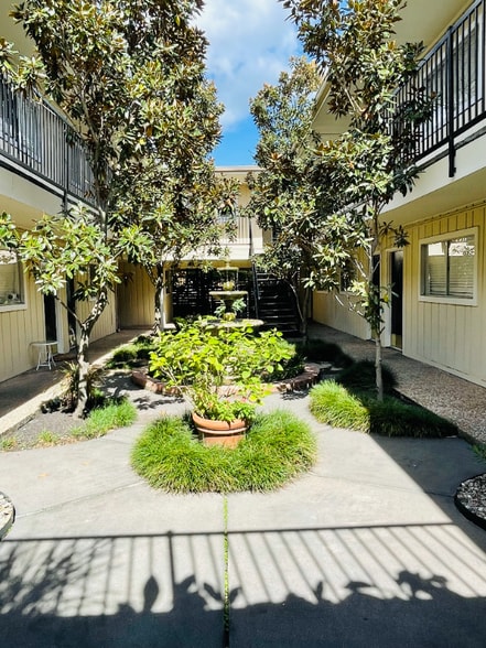 Building Photo - CHEVY Glenchase Ln