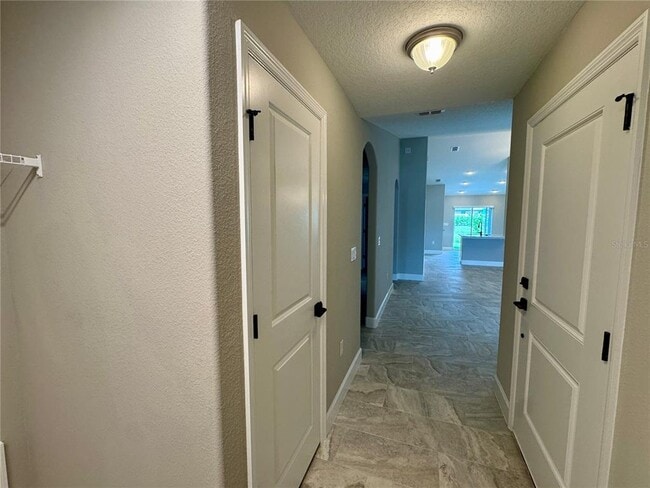 Building Photo - 102 Lynbrook Dr