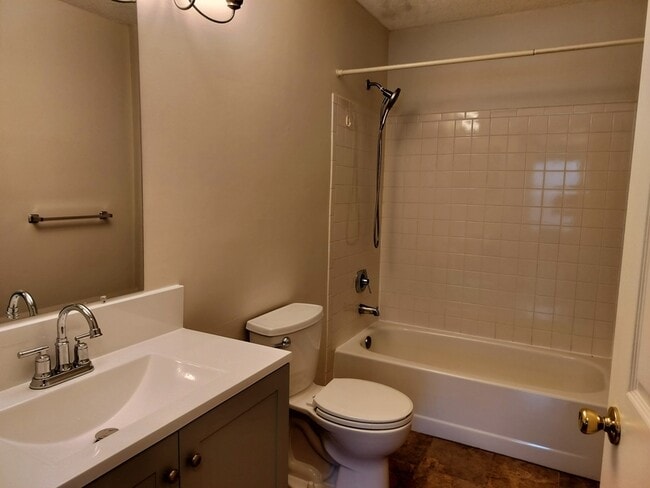 Building Photo - 19 Mendrey Ct