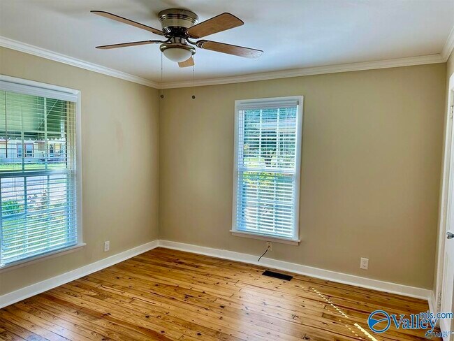 Building Photo - 1529 Mckinley Ave NE