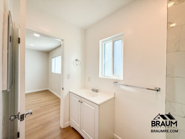 Building Photo - 13115 Oxnard St