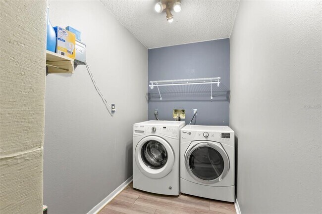 Building Photo - 255 Capri Cir N