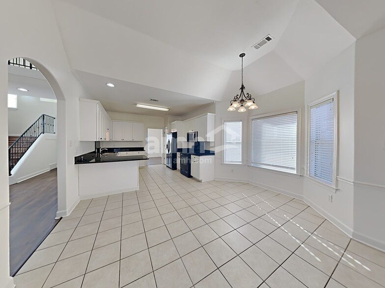 Building Photo - 9664 Woodland Creek Ln