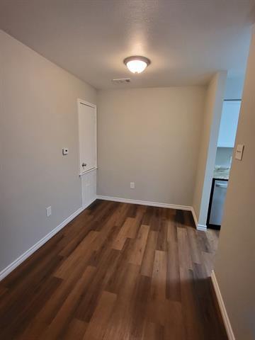 Building Photo - 9696 Walnut St