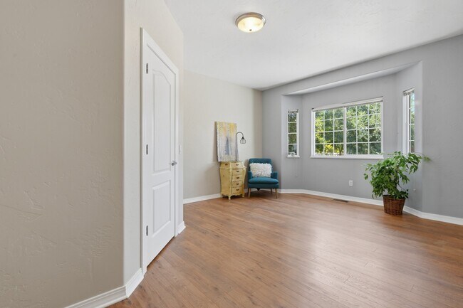 Building Photo - 1285 Claremont Dr