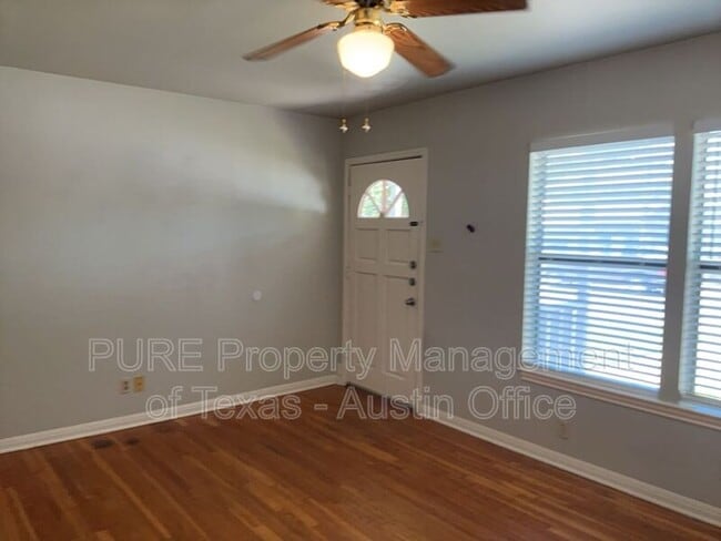 Building Photo - 1720 Justin Ln