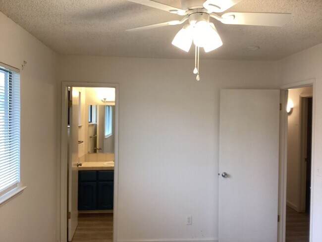 Building Photo - 16385 N D St