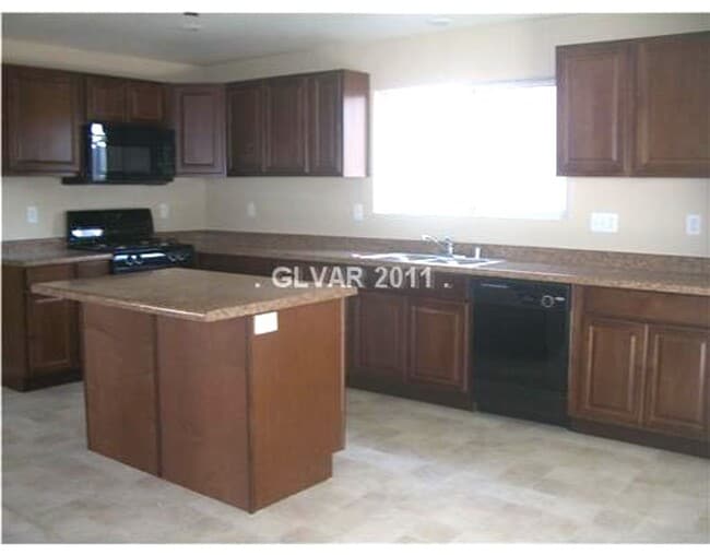 Building Photo - Spacious and Open Floor Plan. 3 Bedroom 2.5 Bath Homes In the Silverado Ranch Area