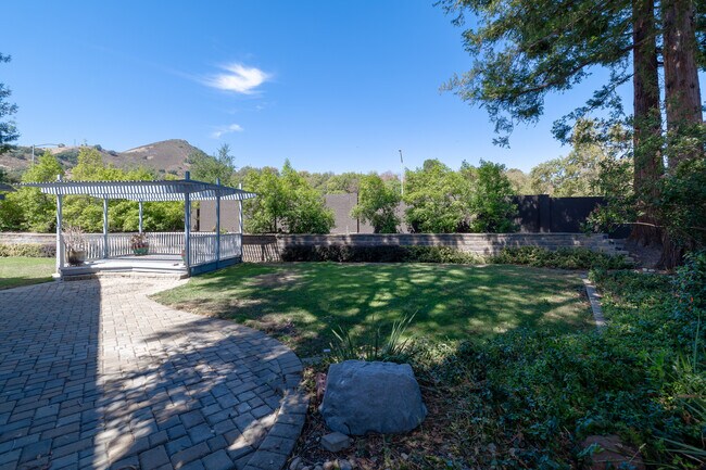 Building Photo - 16770 Wild Oak Ct