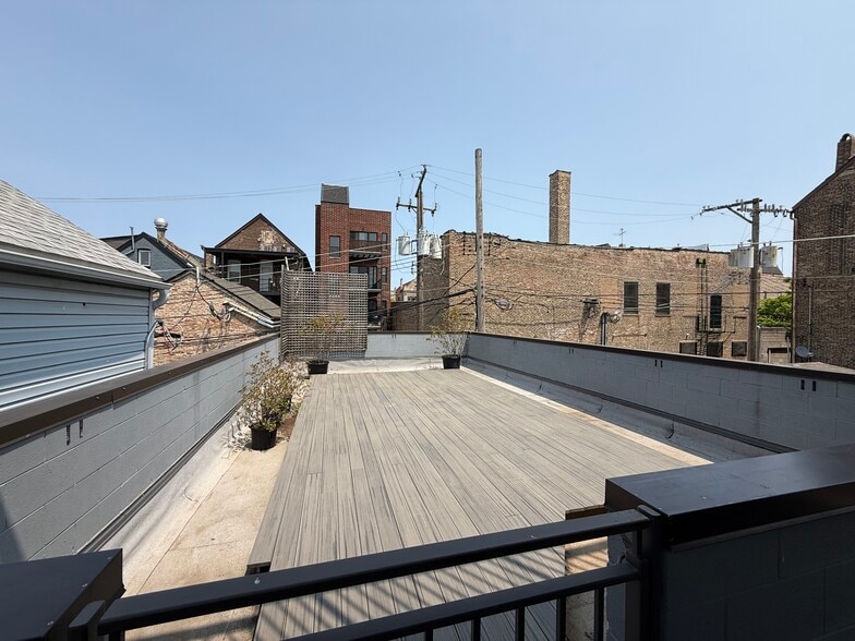 Building Photo - 1514 W 18th Pl