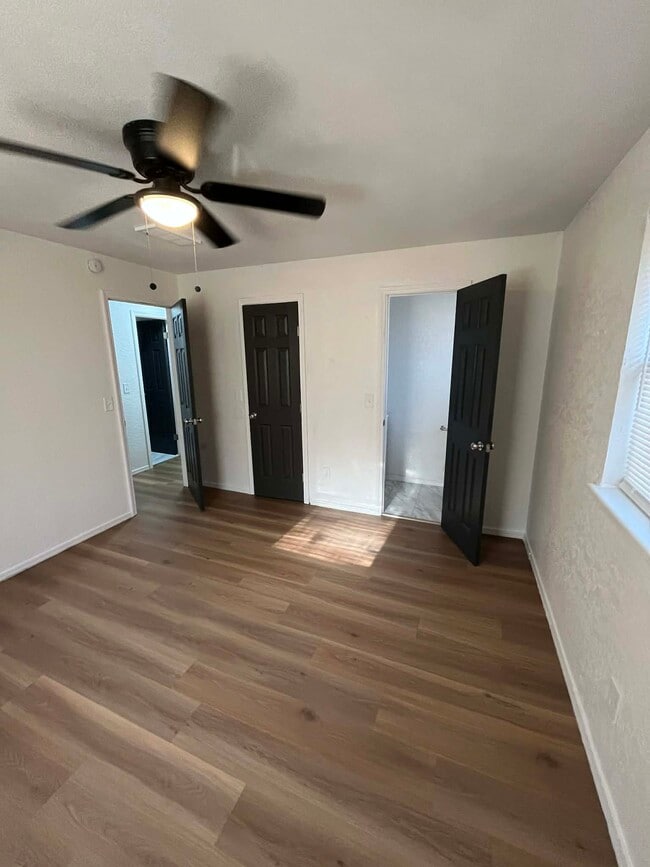 Building Photo - 1328 NE 5th St