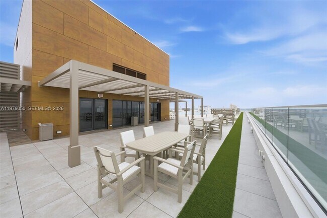 Building Photo - 4020 Galt Ocean Dr