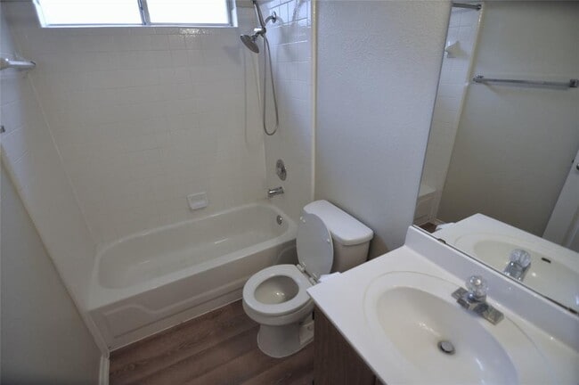 Building Photo - 1803 Timberwood Dr