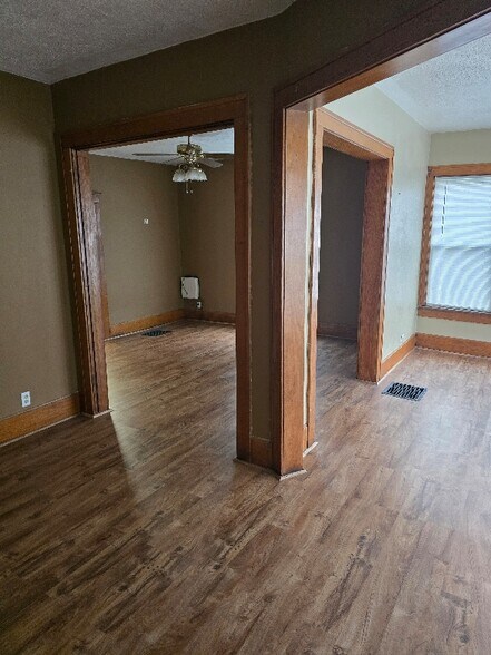 Building Photo - 308 W Maple St