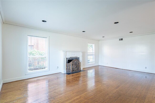 Building Photo - 3210 Oakdale St
