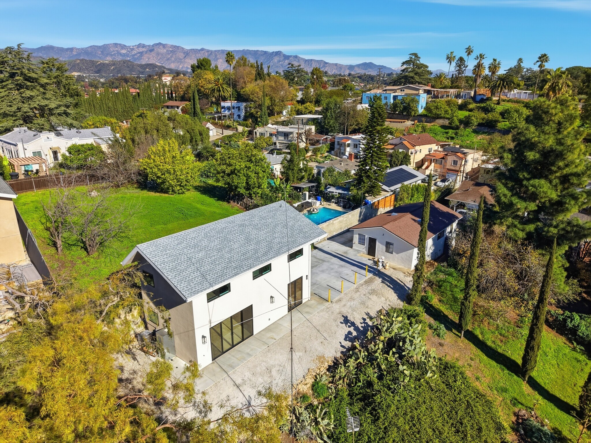 Building Photo - 1223 3/4 North Avenue 45