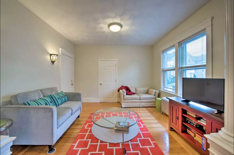 Building Photo - 34 Pembroke Ave