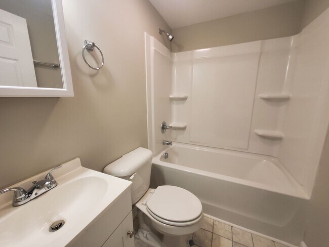 Building Photo - 2618 Graham Rd