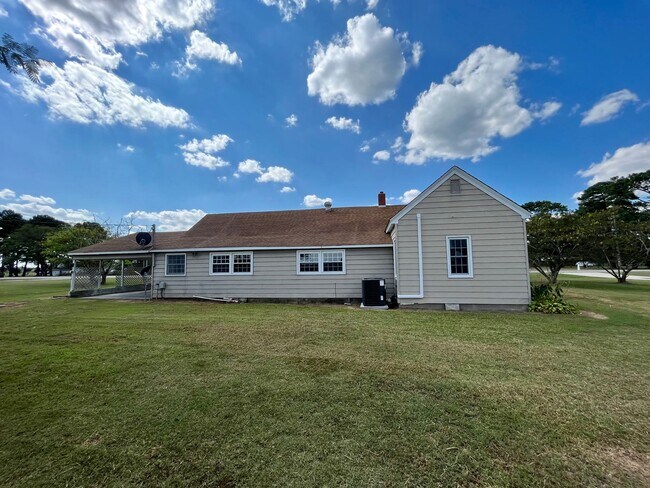 Building Photo - 784 S Sandy Hook Rd