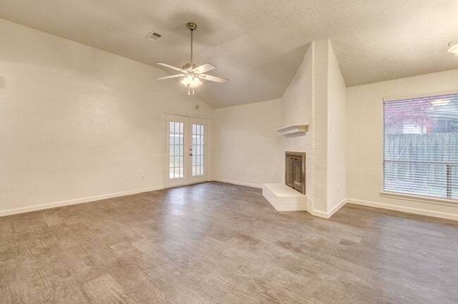 Building Photo - Charming 2 Bedroom Home in La Porte, TX